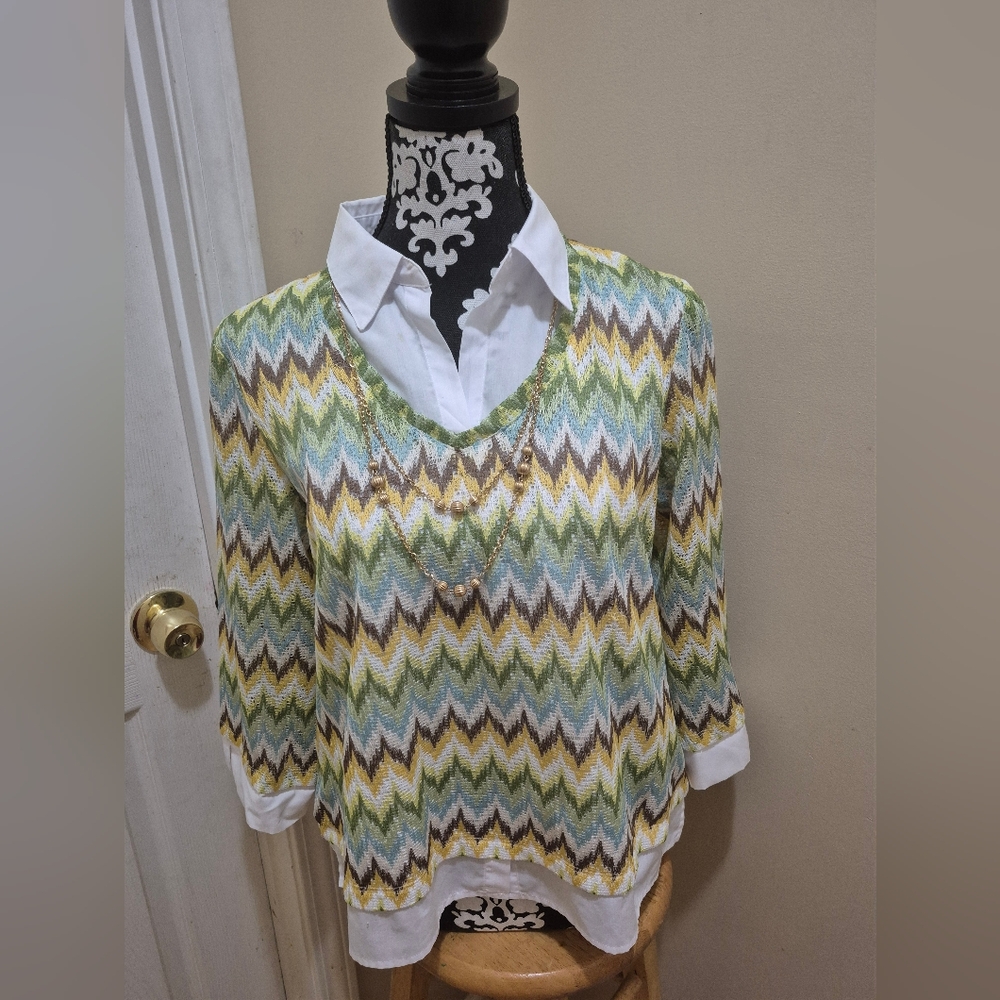 Chevron Pattern Sweater with White Collar